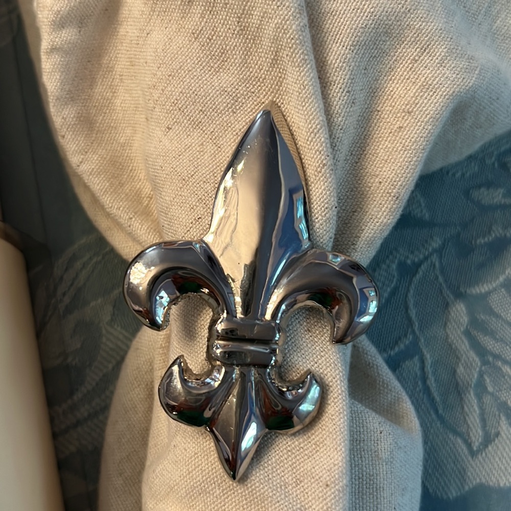 Fleur de lis Napkin rings. 3 sets of 4 = 12 total 30.00 for all nickel plated